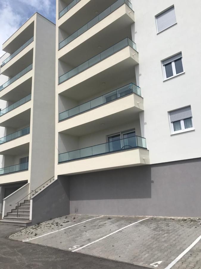Apartment Leon Makarska Bagian luar foto